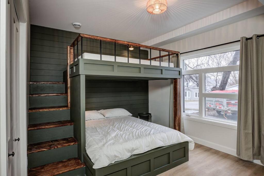 Chic Suite By Westlynn Little Current Ngoại thất bức ảnh