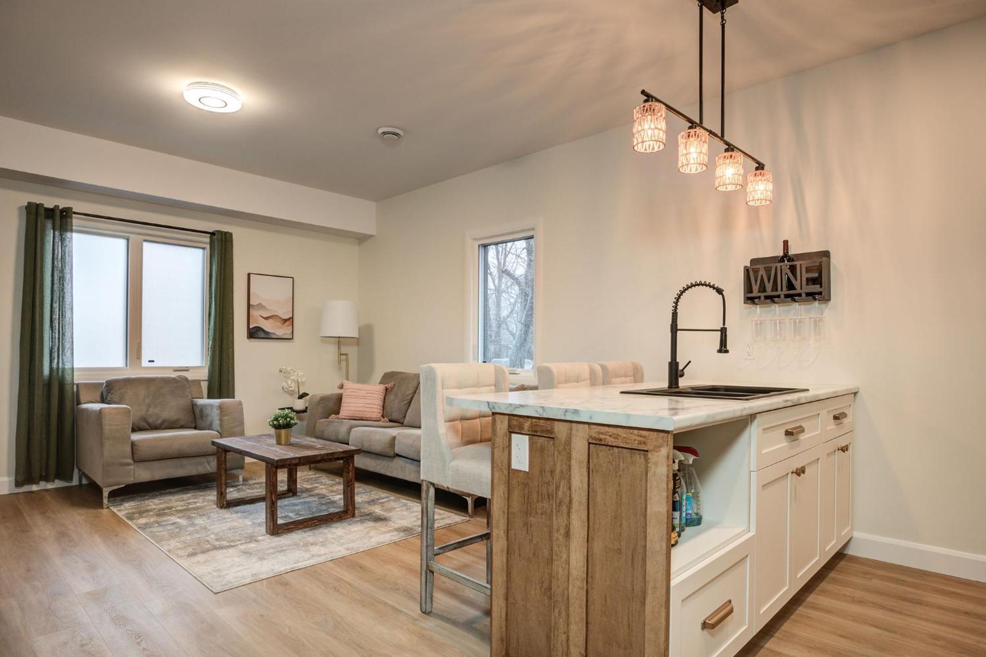 Chic Suite By Westlynn Little Current Ngoại thất bức ảnh