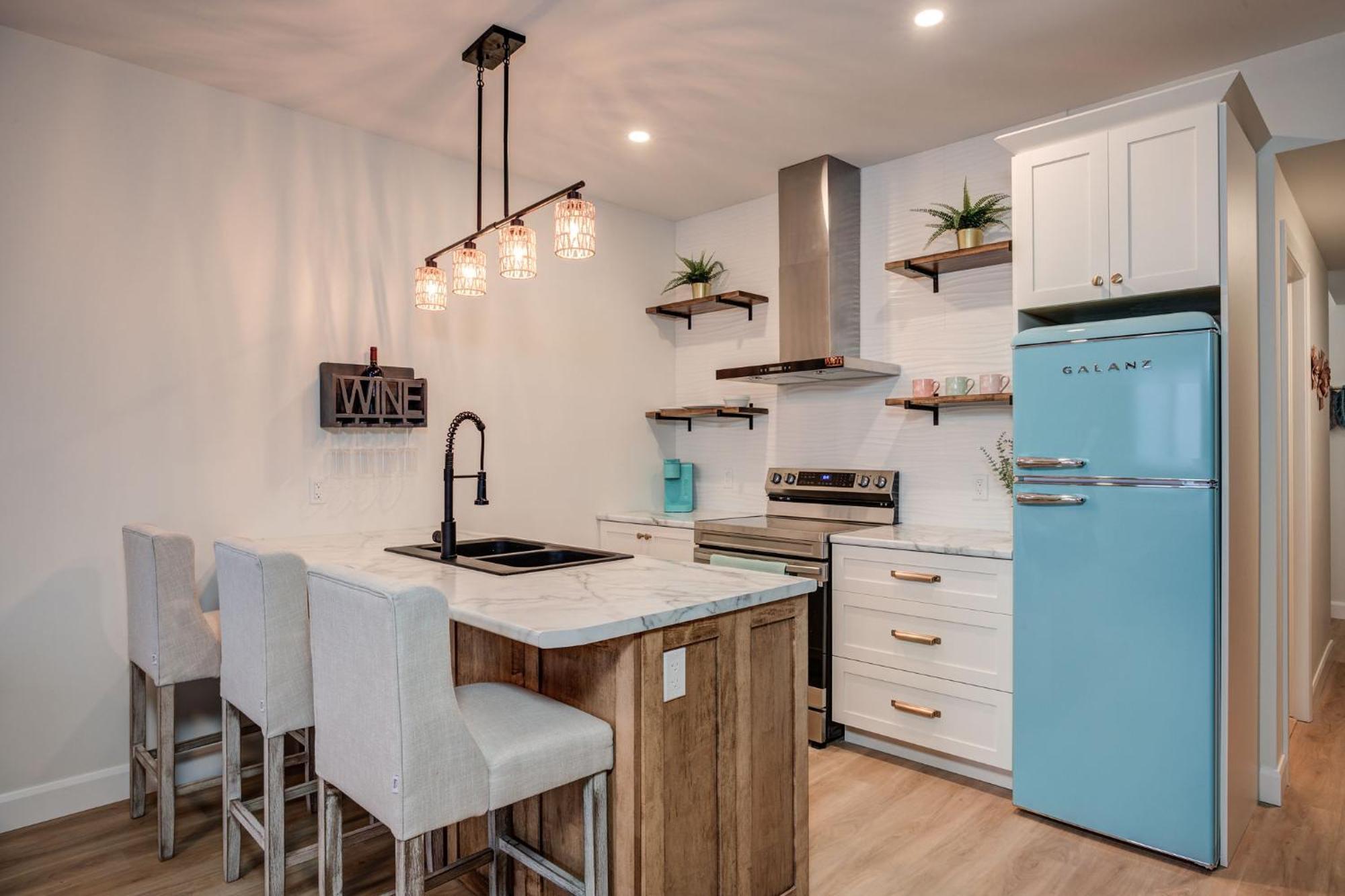 Chic Suite By Westlynn Little Current Ngoại thất bức ảnh